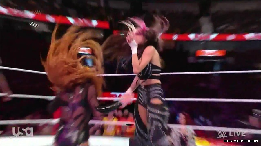 WWE_Monday_Night_Raw_2023_01_02_720p_HDTV_x264-NWCHD_mp4_005251885.jpg