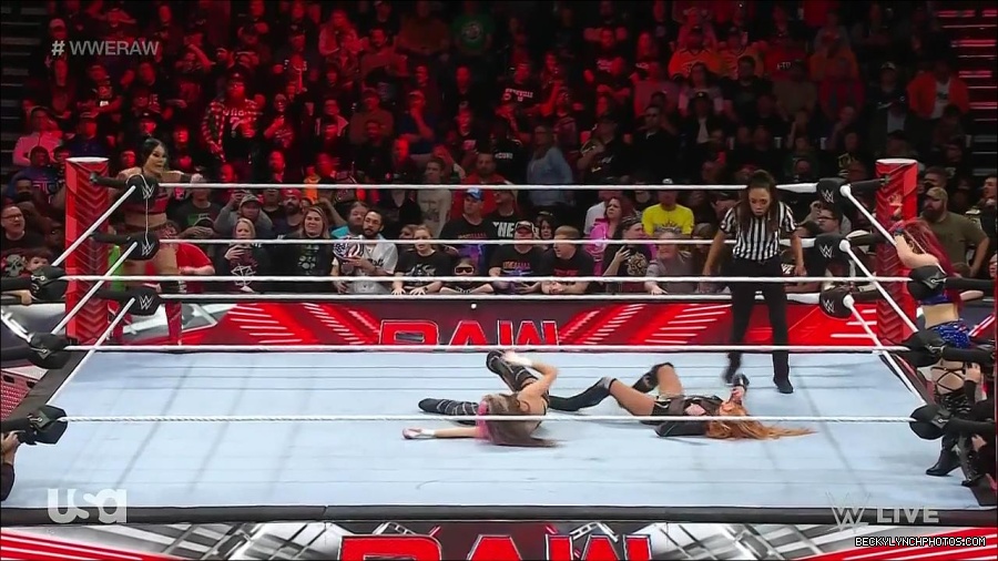 WWE_Monday_Night_Raw_2023_01_02_720p_HDTV_x264-NWCHD_mp4_005255488.jpg