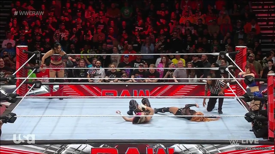 WWE_Monday_Night_Raw_2023_01_02_720p_HDTV_x264-NWCHD_mp4_005256690.jpg