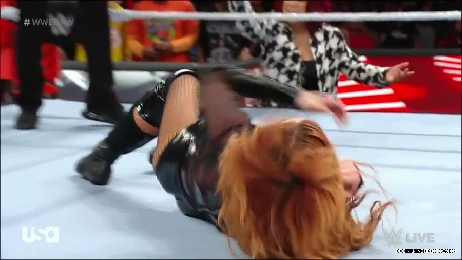 WWE_Monday_Night_Raw_2023_01_02_720p_HDTV_x264-NWCHD_mp4_005265098.jpg