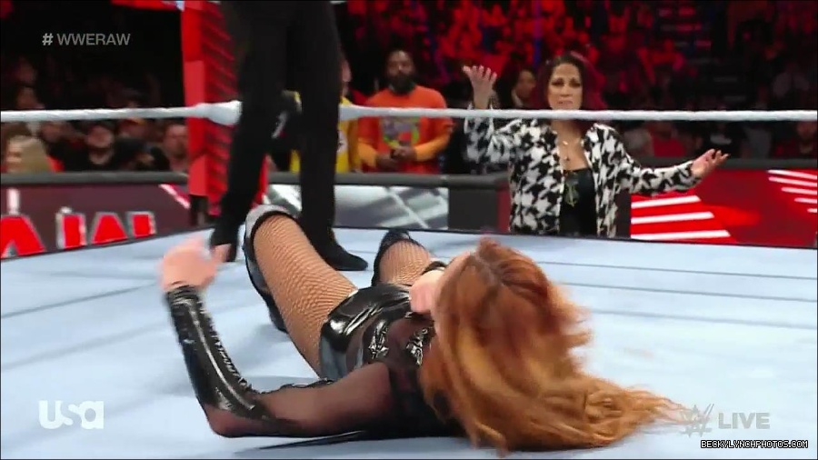 WWE_Monday_Night_Raw_2023_01_02_720p_HDTV_x264-NWCHD_mp4_005265498.jpg