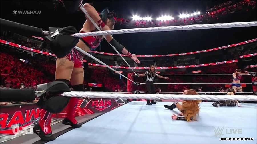 WWE_Monday_Night_Raw_2023_01_02_720p_HDTV_x264-NWCHD_mp4_005267901.jpg