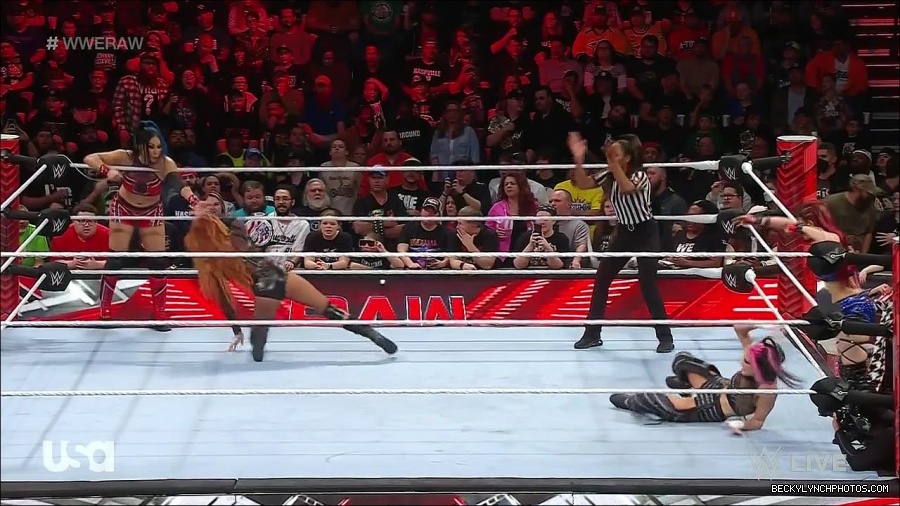 WWE_Monday_Night_Raw_2023_01_02_720p_HDTV_x264-NWCHD_mp4_005269502.jpg
