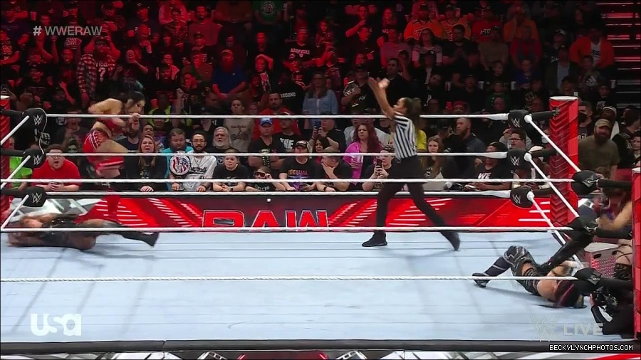 WWE_Monday_Night_Raw_2023_01_02_720p_HDTV_x264-NWCHD_mp4_005270303.jpg