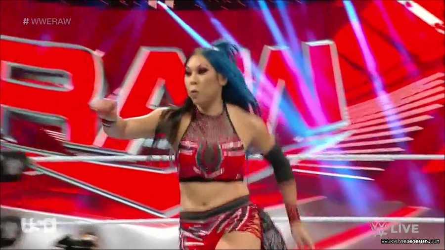 WWE_Monday_Night_Raw_2023_01_02_720p_HDTV_x264-NWCHD_mp4_005290323.jpg