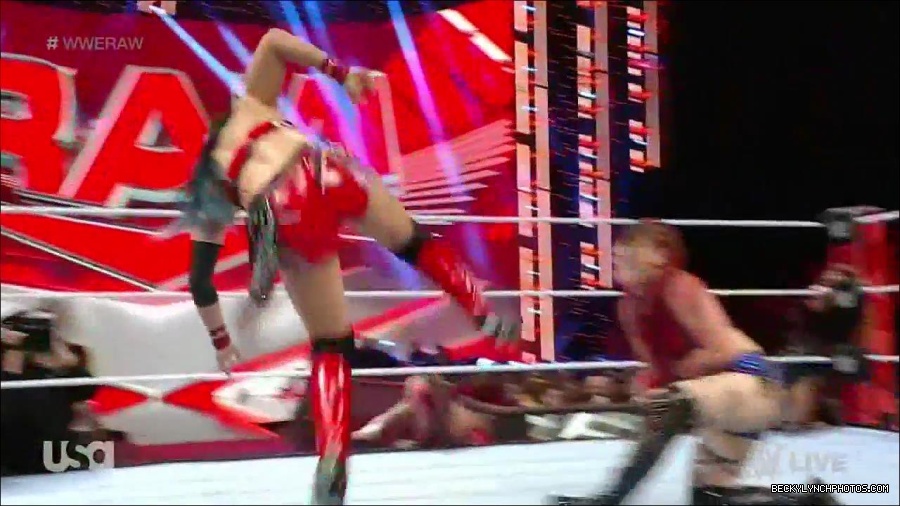 WWE_Monday_Night_Raw_2023_01_02_720p_HDTV_x264-NWCHD_mp4_005291524.jpg