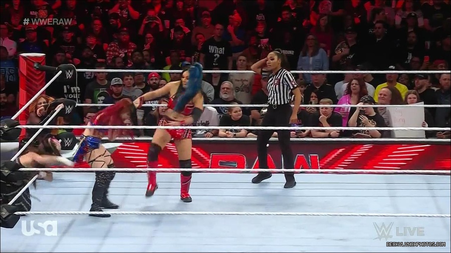 WWE_Monday_Night_Raw_2023_01_02_720p_HDTV_x264-NWCHD_mp4_005302335.jpg
