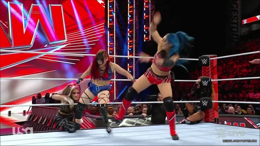 WWE_Monday_Night_Raw_2023_01_02_720p_HDTV_x264-NWCHD_mp4_005303136.jpg