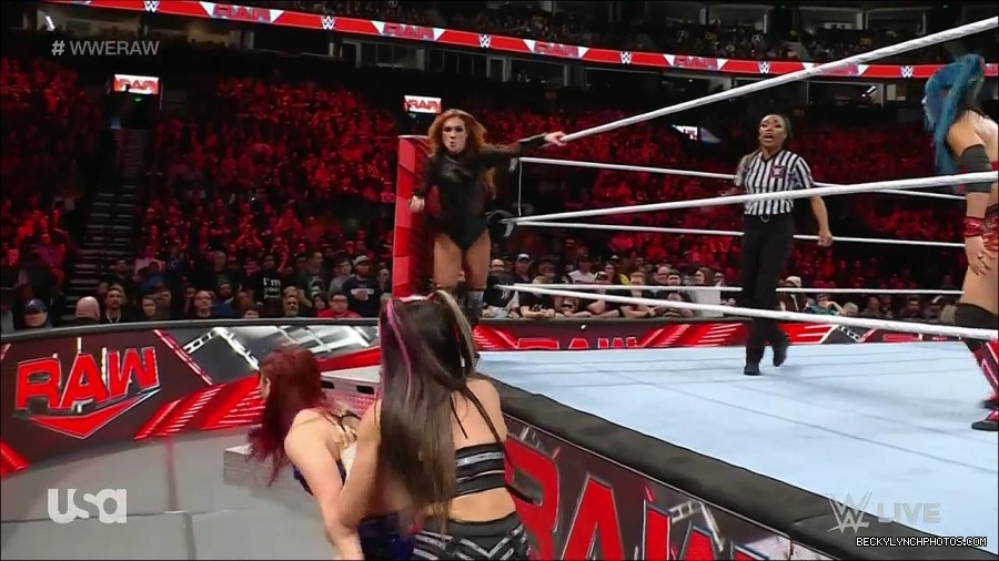 WWE_Monday_Night_Raw_2023_01_02_720p_HDTV_x264-NWCHD_mp4_005305939.jpg