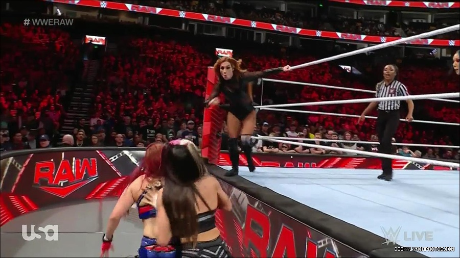 WWE_Monday_Night_Raw_2023_01_02_720p_HDTV_x264-NWCHD_mp4_005306339.jpg
