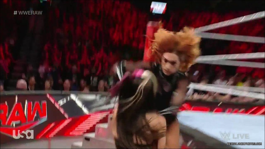 WWE_Monday_Night_Raw_2023_01_02_720p_HDTV_x264-NWCHD_mp4_005307140.jpg