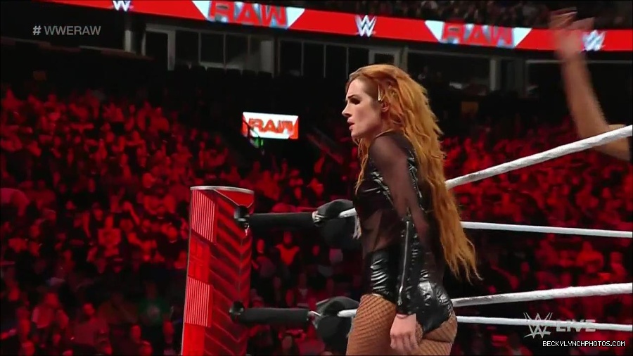 WWE_Monday_Night_Raw_2023_01_02_720p_HDTV_x264-NWCHD_mp4_005319953.jpg