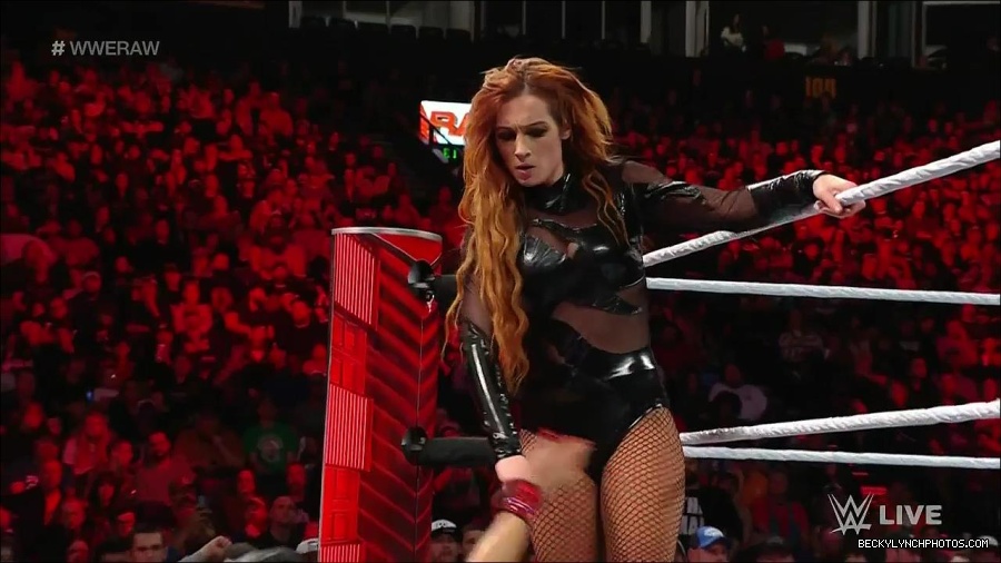 WWE_Monday_Night_Raw_2023_01_02_720p_HDTV_x264-NWCHD_mp4_005321554.jpg