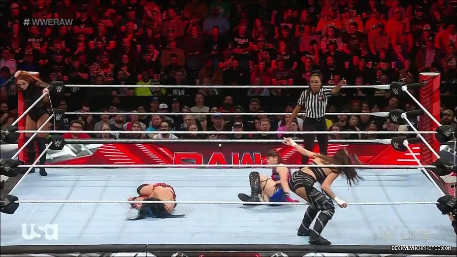 WWE_Monday_Night_Raw_2023_01_02_720p_HDTV_x264-NWCHD_mp4_005354388.jpg