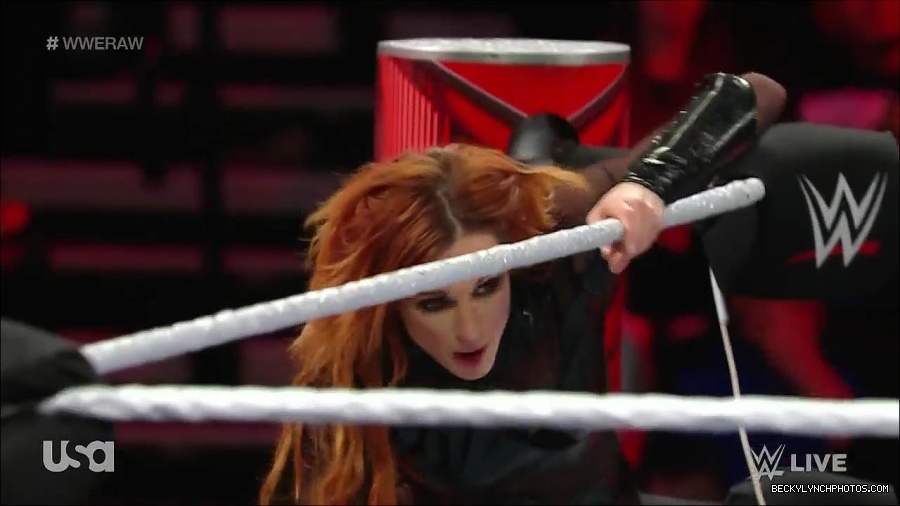 WWE_Monday_Night_Raw_2023_01_02_720p_HDTV_x264-NWCHD_mp4_005355188.jpg