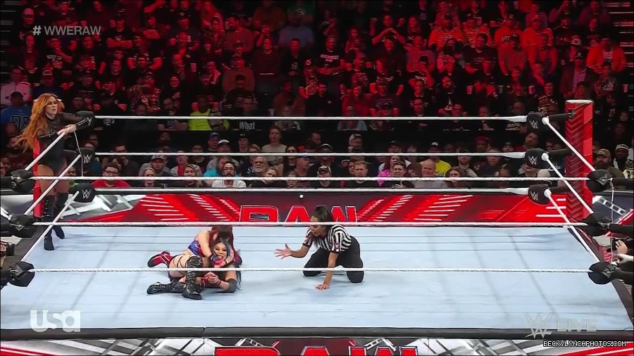 WWE_Monday_Night_Raw_2023_01_02_720p_HDTV_x264-NWCHD_mp4_005363196.jpg
