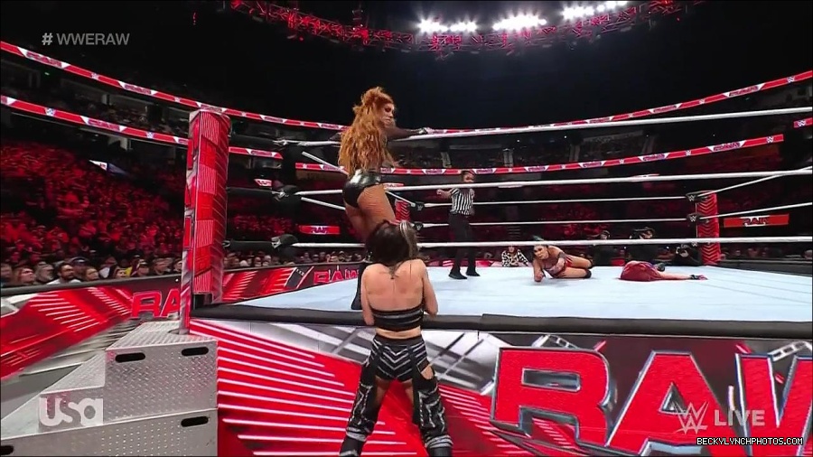 WWE_Monday_Night_Raw_2023_01_02_720p_HDTV_x264-NWCHD_mp4_005437437.jpg