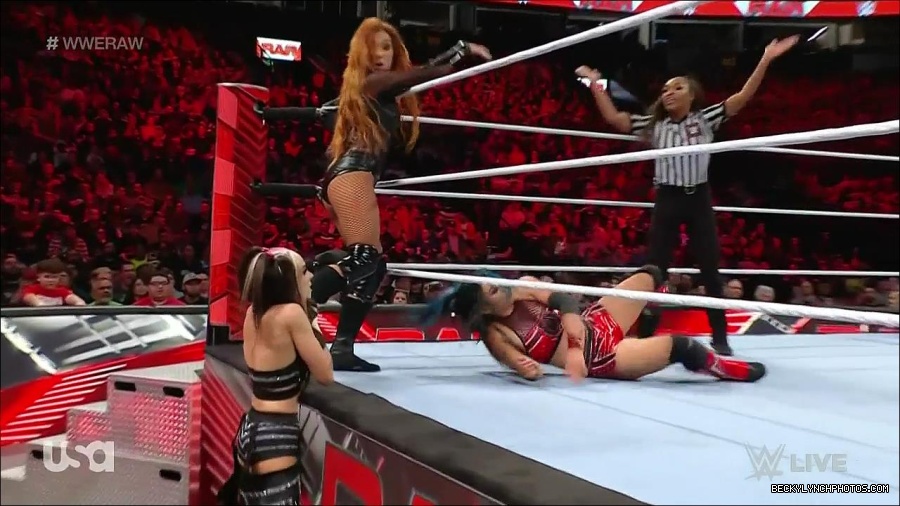 WWE_Monday_Night_Raw_2023_01_02_720p_HDTV_x264-NWCHD_mp4_005439840.jpg