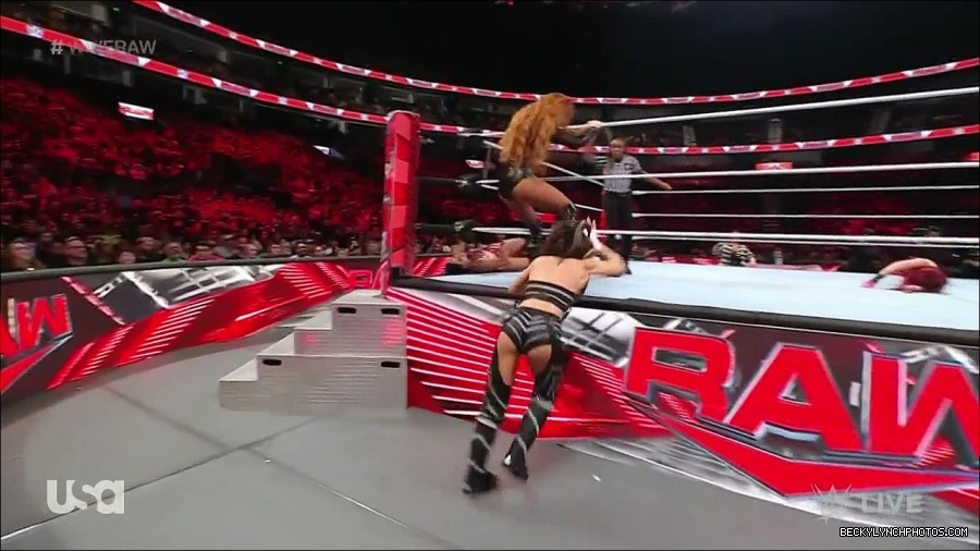 WWE_Monday_Night_Raw_2023_01_02_720p_HDTV_x264-NWCHD_mp4_005442643.jpg