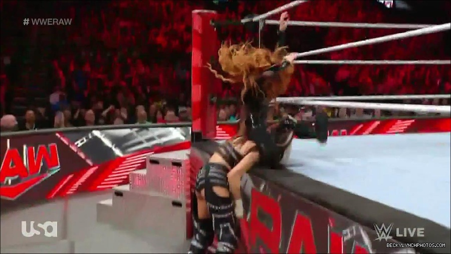 WWE_Monday_Night_Raw_2023_01_02_720p_HDTV_x264-NWCHD_mp4_005444645.jpg