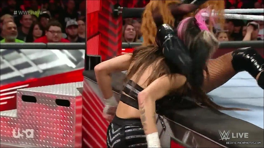 WWE_Monday_Night_Raw_2023_01_02_720p_HDTV_x264-NWCHD_mp4_005445045.jpg