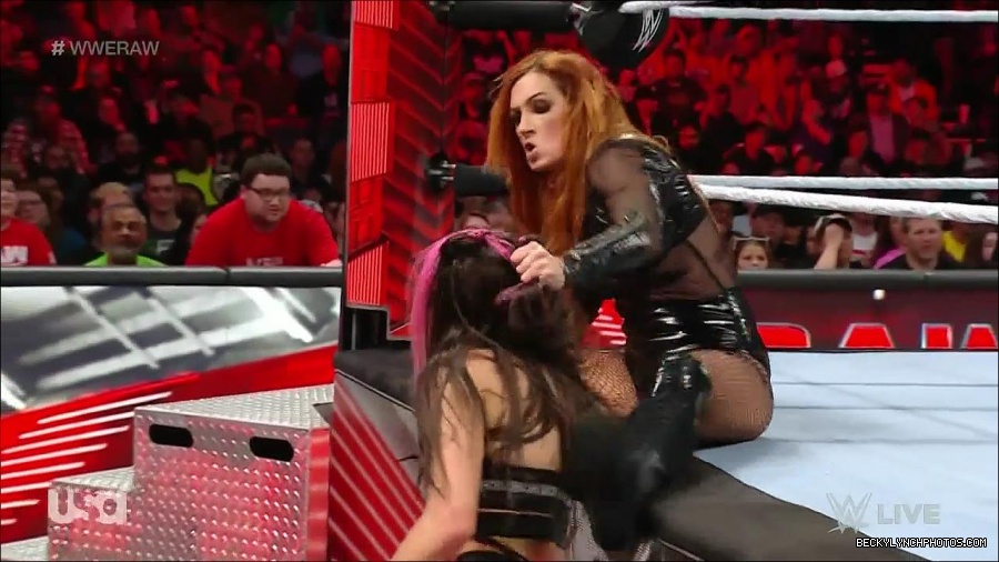 WWE_Monday_Night_Raw_2023_01_02_720p_HDTV_x264-NWCHD_mp4_005446246.jpg