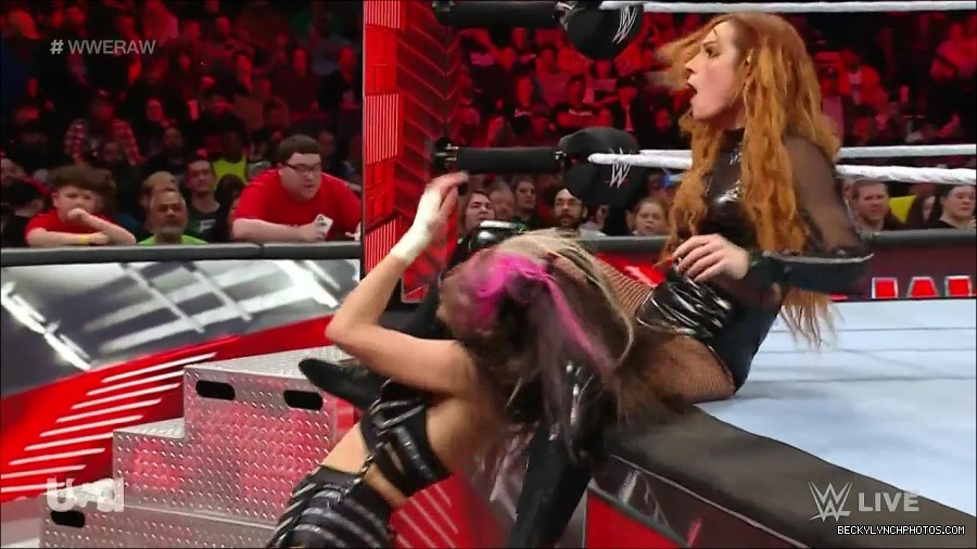 WWE_Monday_Night_Raw_2023_01_02_720p_HDTV_x264-NWCHD_mp4_005447447.jpg