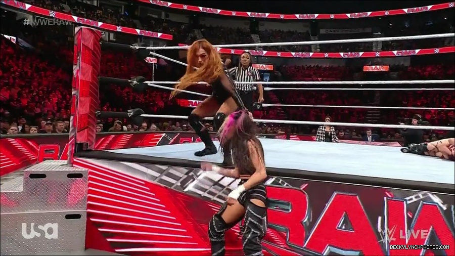 WWE_Monday_Night_Raw_2023_01_02_720p_HDTV_x264-NWCHD_mp4_005449449.jpg