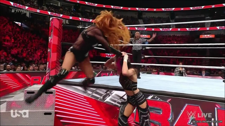 WWE_Monday_Night_Raw_2023_01_02_720p_HDTV_x264-NWCHD_mp4_005450250.jpg