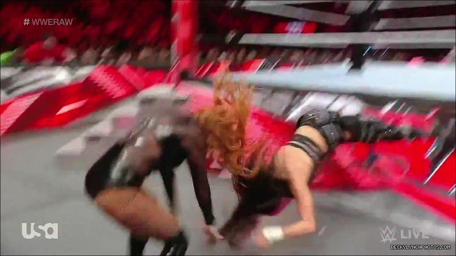 WWE_Monday_Night_Raw_2023_01_02_720p_HDTV_x264-NWCHD_mp4_005450651.jpg