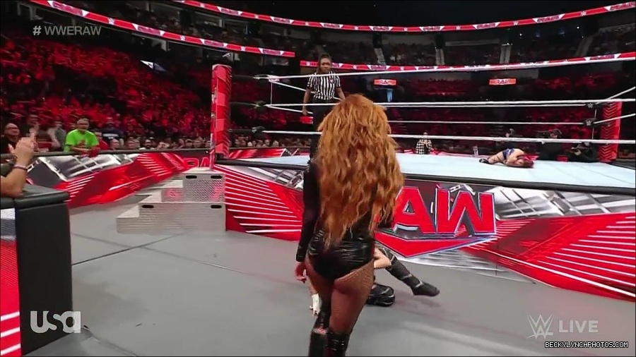 WWE_Monday_Night_Raw_2023_01_02_720p_HDTV_x264-NWCHD_mp4_005453854.jpg