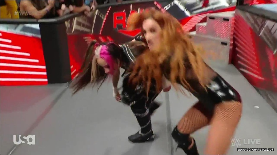 WWE_Monday_Night_Raw_2023_01_02_720p_HDTV_x264-NWCHD_mp4_005455055.jpg