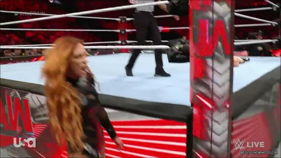 WWE_Monday_Night_Raw_2023_01_02_720p_HDTV_x264-NWCHD_mp4_005458659.jpg