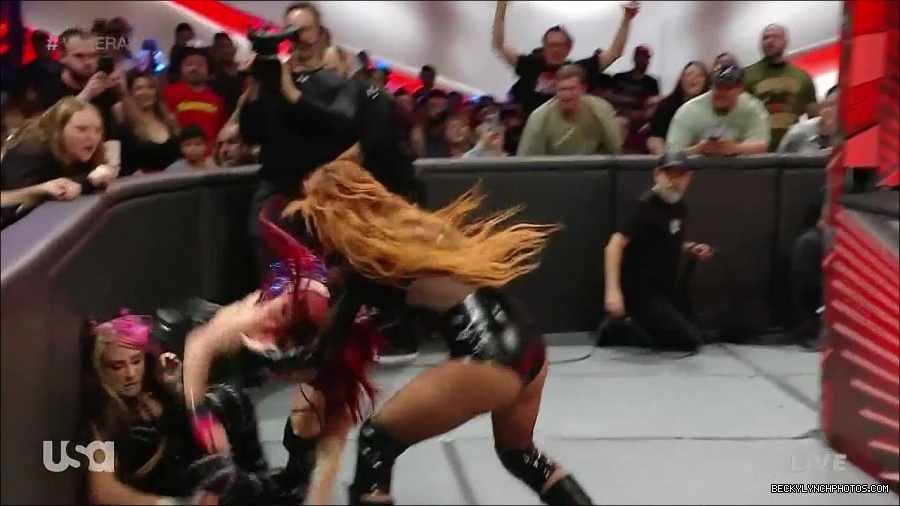 WWE_Monday_Night_Raw_2023_01_02_720p_HDTV_x264-NWCHD_mp4_005469469.jpg