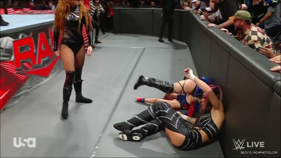 WWE_Monday_Night_Raw_2023_01_02_720p_HDTV_x264-NWCHD_mp4_005470671.jpg