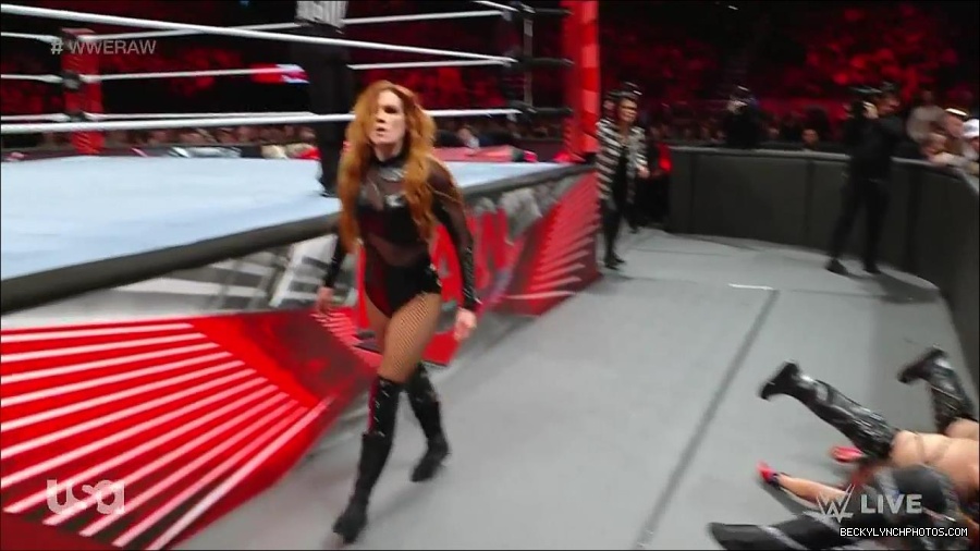 WWE_Monday_Night_Raw_2023_01_02_720p_HDTV_x264-NWCHD_mp4_005471471.jpg