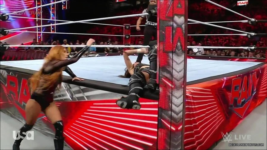 WWE_Monday_Night_Raw_2023_01_02_720p_HDTV_x264-NWCHD_mp4_005480681.jpg