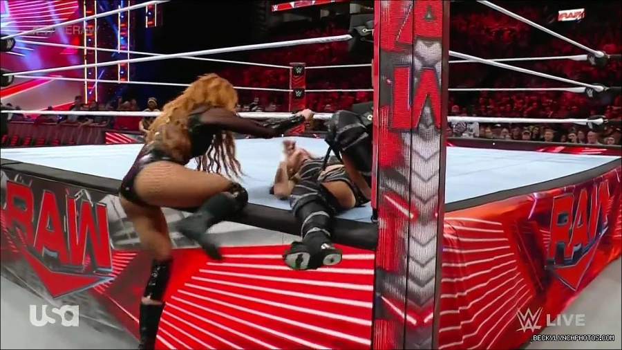 WWE_Monday_Night_Raw_2023_01_02_720p_HDTV_x264-NWCHD_mp4_005481081.jpg