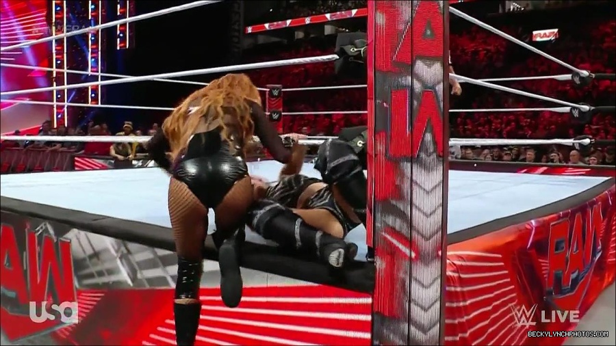 WWE_Monday_Night_Raw_2023_01_02_720p_HDTV_x264-NWCHD_mp4_005481481.jpg