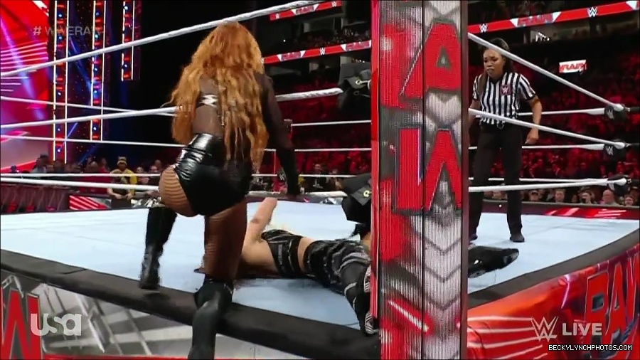 WWE_Monday_Night_Raw_2023_01_02_720p_HDTV_x264-NWCHD_mp4_005482282.jpg