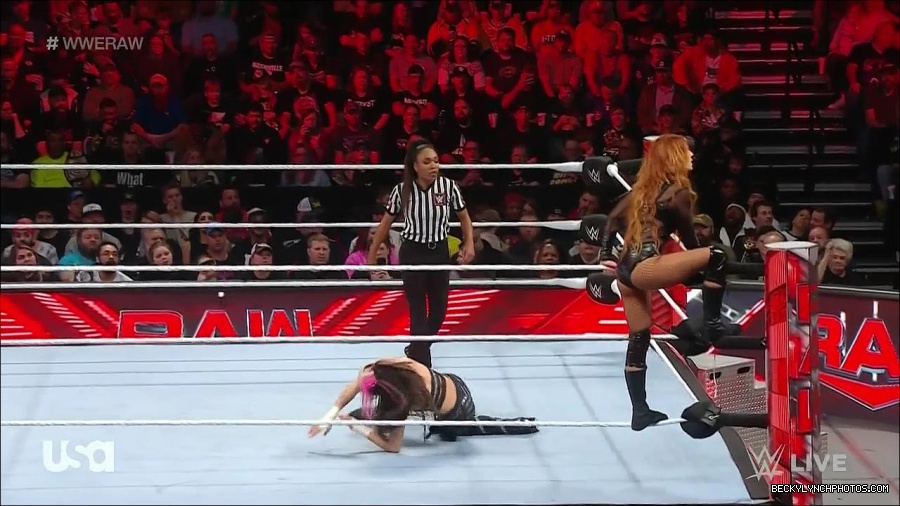 WWE_Monday_Night_Raw_2023_01_02_720p_HDTV_x264-NWCHD_mp4_005484685.jpg