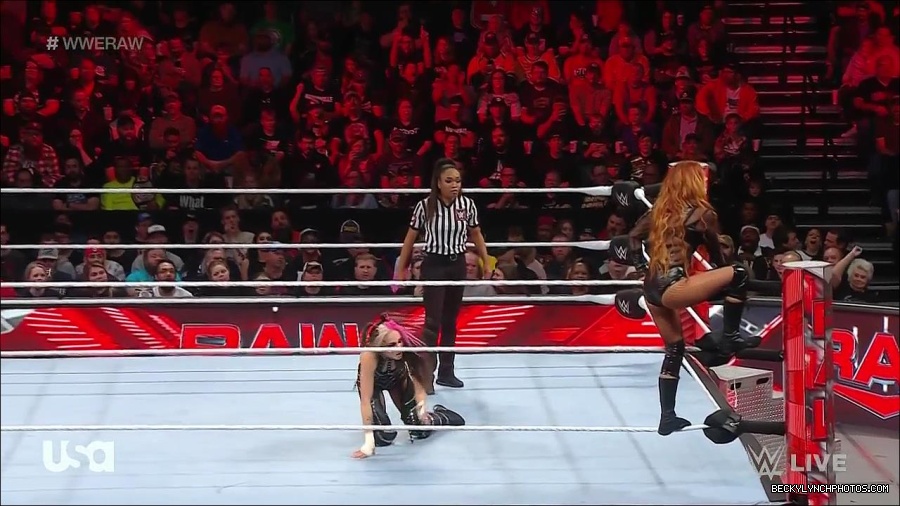 WWE_Monday_Night_Raw_2023_01_02_720p_HDTV_x264-NWCHD_mp4_005485886.jpg