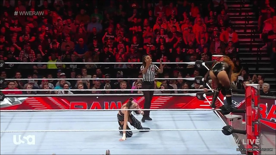 WWE_Monday_Night_Raw_2023_01_02_720p_HDTV_x264-NWCHD_mp4_005486687.jpg