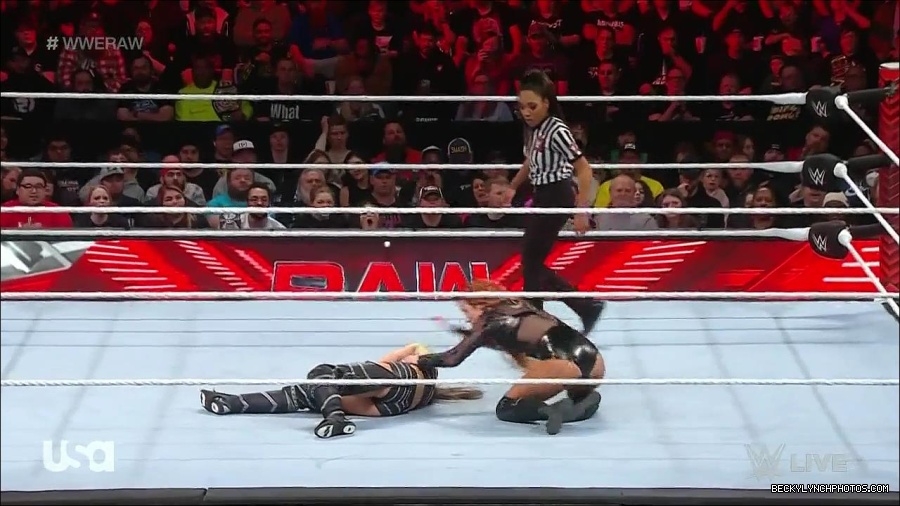 WWE_Monday_Night_Raw_2023_01_02_720p_HDTV_x264-NWCHD_mp4_005492292.jpg