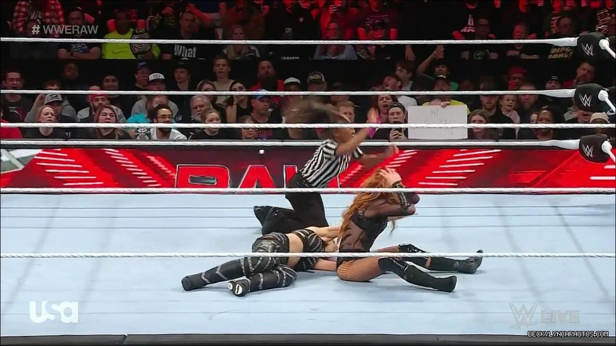 WWE_Monday_Night_Raw_2023_01_02_720p_HDTV_x264-NWCHD_mp4_005496296.jpg