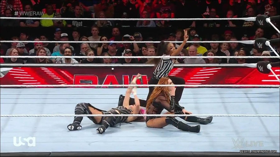WWE_Monday_Night_Raw_2023_01_02_720p_HDTV_x264-NWCHD_mp4_005497097.jpg