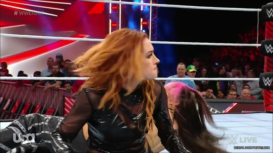 WWE_Monday_Night_Raw_2023_01_02_720p_HDTV_x264-NWCHD_mp4_005497898.jpg