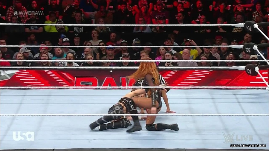 WWE_Monday_Night_Raw_2023_01_02_720p_HDTV_x264-NWCHD_mp4_005500701.jpg