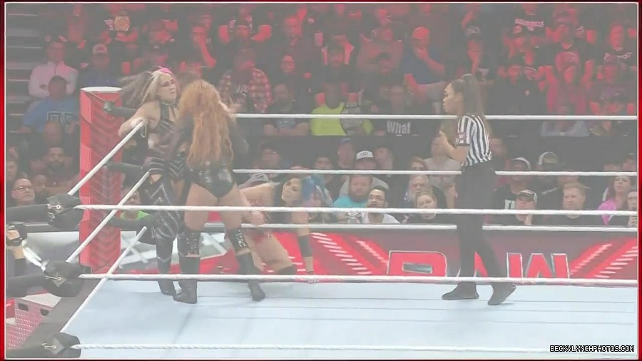 WWE_Monday_Night_Raw_2023_01_02_720p_HDTV_x264-NWCHD_mp4_005510310.jpg