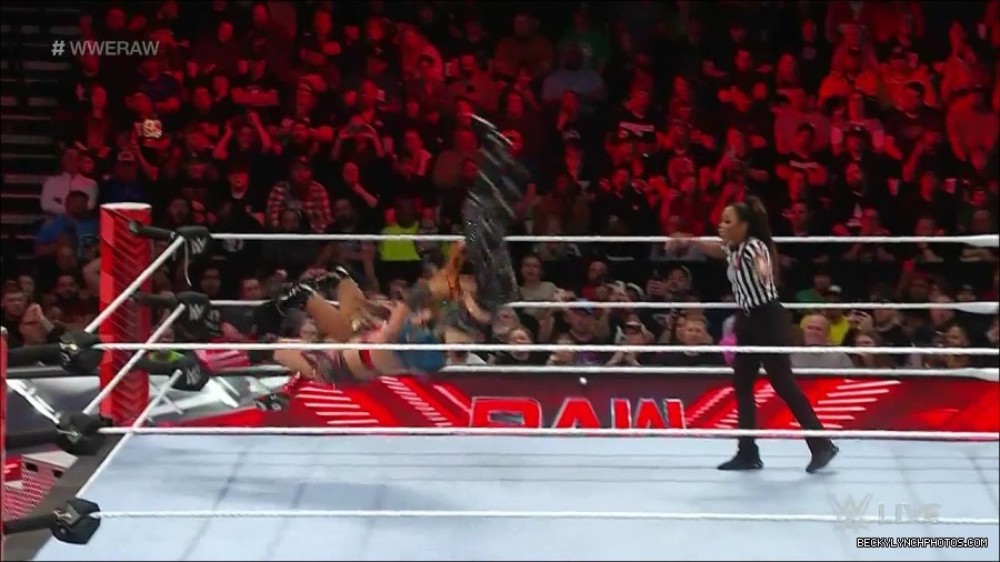 WWE_Monday_Night_Raw_2023_01_02_720p_HDTV_x264-NWCHD_mp4_005528328.jpg